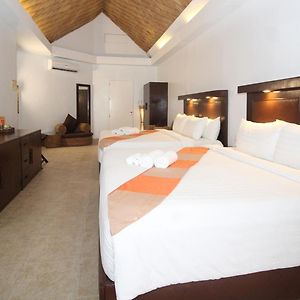 Junior Queen Room